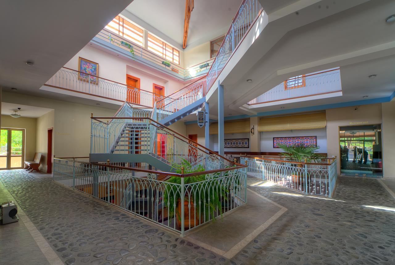 Kopala Tskneti Hotel Tsqnet'i Extérieur photo